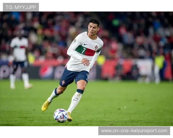 “南北德比”氛围热烈，人民公园球场见证汉堡顽强斗志